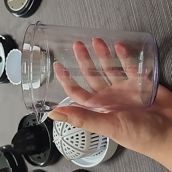 Vegetable slicer with 7 attachments - Picture 2 of 5